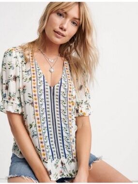 LUCKY🍀BRAND Floral V-Neck Short Sleeve Blouse